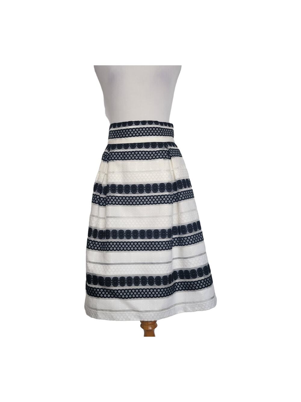 Beulah Pleated A-Line Skirt Jacquard White Black Embroidery Women Medium